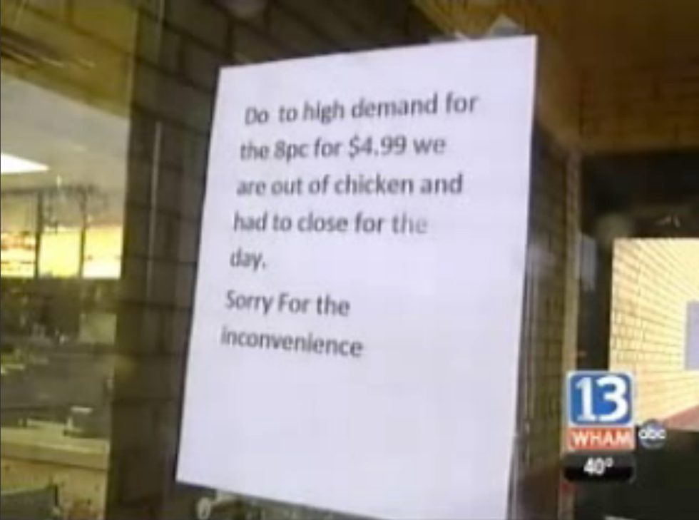 The message taped to the window at Popeyes on Lake Ave turning hungry customers away. [PHOTO: 13 WHAM News]