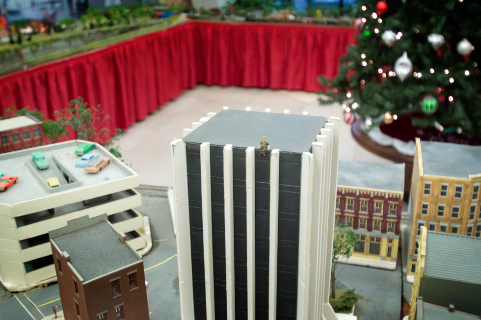 An old model train display has been dusted off and restored at the former Chase Tower in downtown Rochester. [PHOTO: RochesterSubway.com]