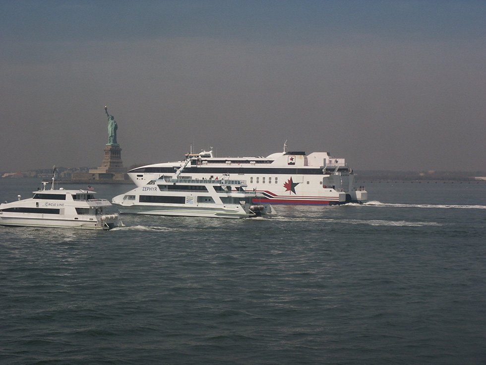 Fast ferry on it's way to Rochester from New York Harbor, 2004. [IMAGE: RochesterSubway.com]